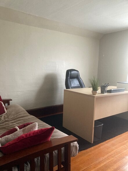 Building Photo - 32 Knightly Rd