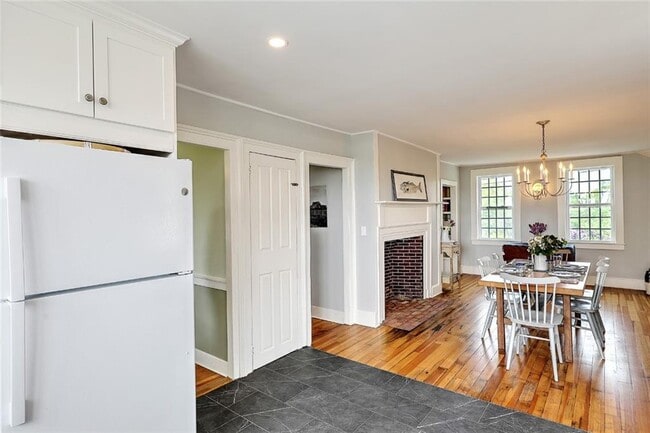 Building Photo - 148 Fogland Rd