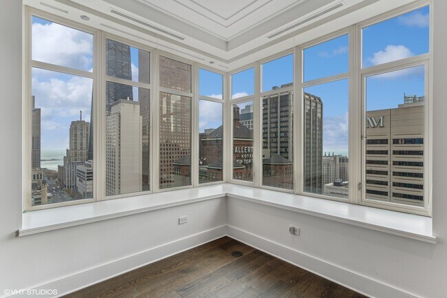 Building Photo - 118 E Erie St