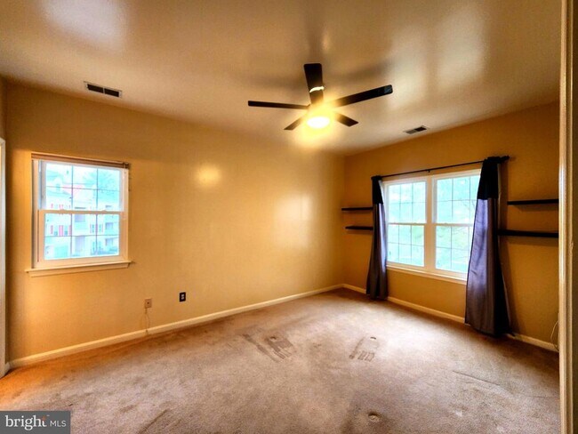 Building Photo - 2 Tyler Falls Ct