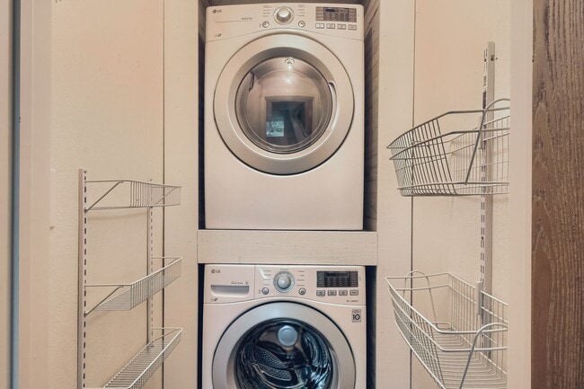 Building Photo - 8488 Prairie Clover Way