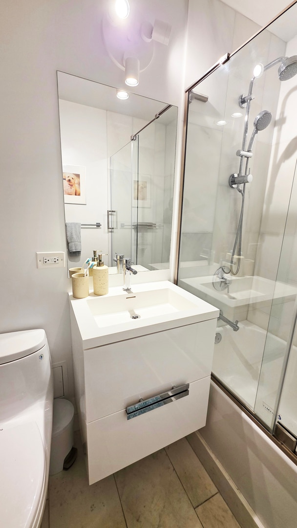 Building Photo - 360 W Wellington Ave