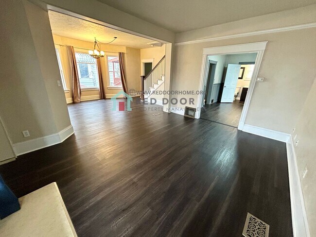 Building Photo - Spacious and inviting 3 bed, 2 bath rental