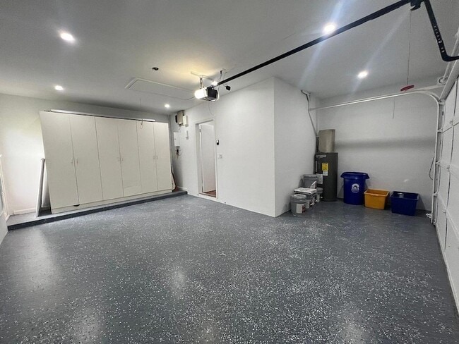 Building Photo - 1250 SW 15th Ave