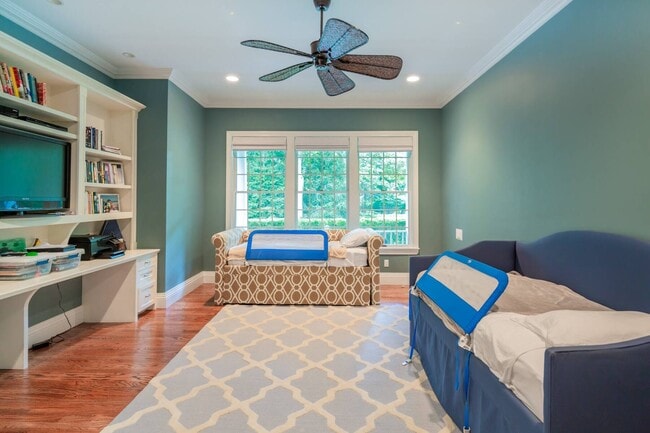 Building Photo - 6 Old School House Ln