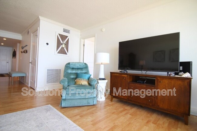 Building Photo - 1095 N Hwy A1A