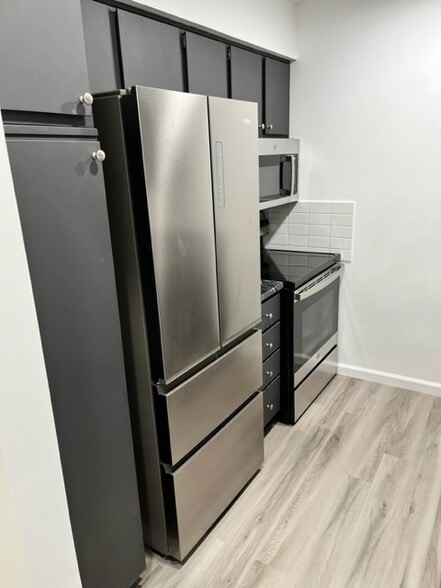 kitchen - 303 Hudson Ave