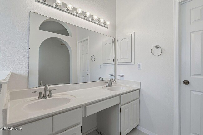 Building Photo - 7239 Desert Jewel Dr