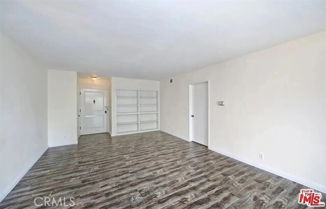 Building Photo - 837 S Windsor Blvd