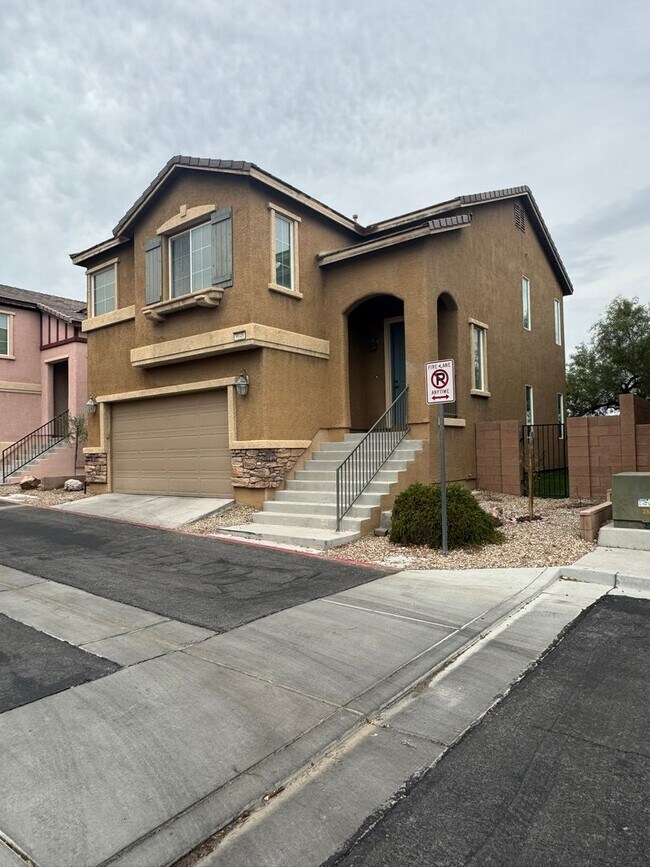 Building Photo - Adorable 3-Bed, 3-Bath Home in Gated Commu...