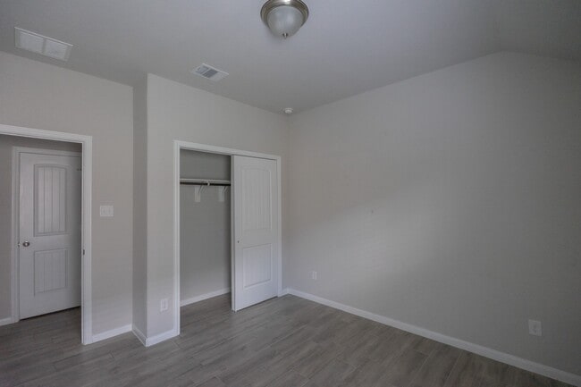 Building Photo - 388 Kendall Crest Dr