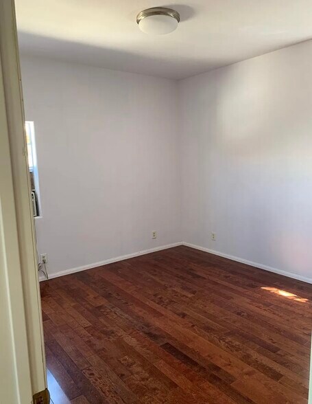 Building Photo - 214 N Burlington Ave