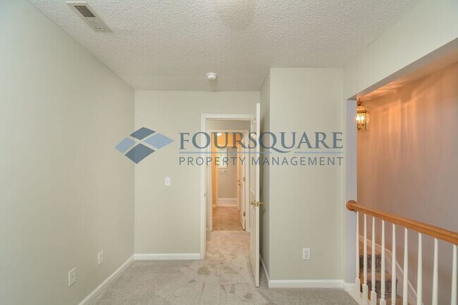 Building Photo - Townhome | 1st Floor Master Bedroom/ Full ...