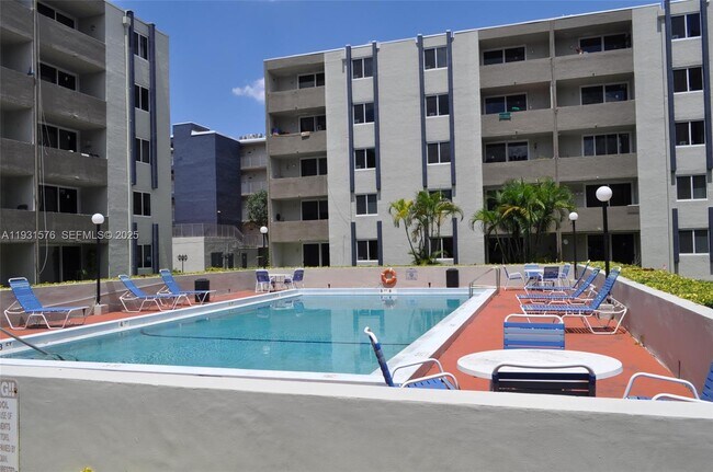 Building Photo - 10090 NW 80th Ct