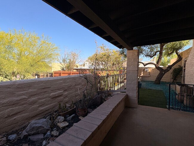 Building Photo - 3 Bed 2 Bath Historic Southern Home
