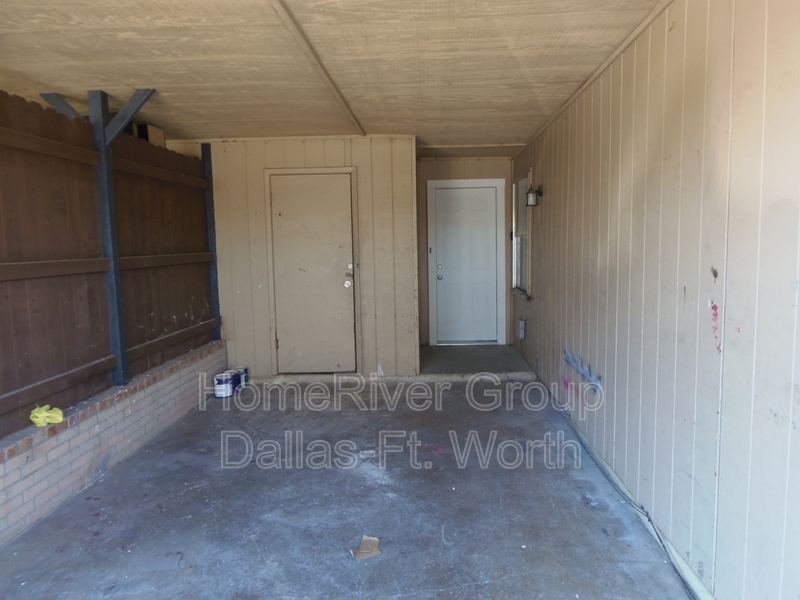 Building Photo - 311 Rita Dr