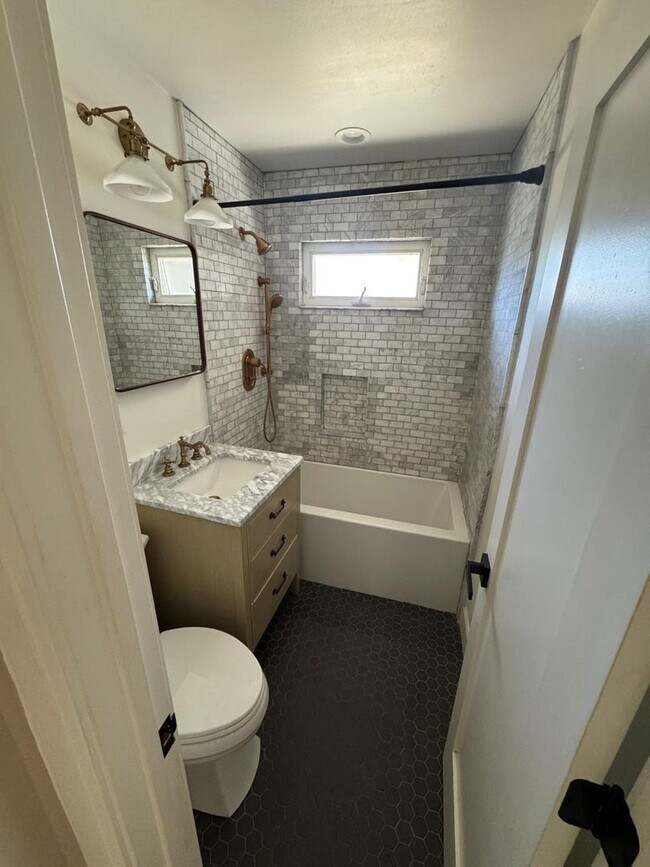 Building Photo - 3 Bedrooms 2 baths house fully remodeled.
