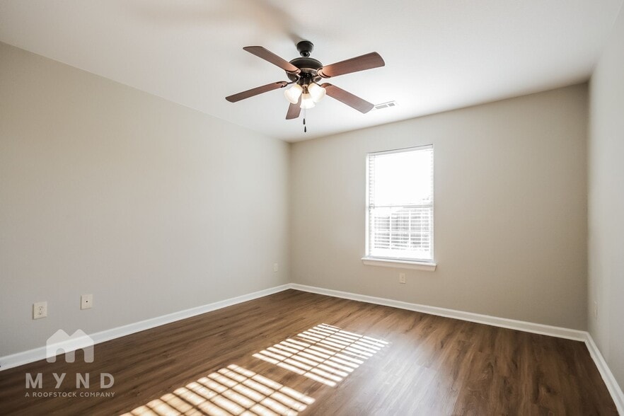 Building Photo - 430 Capri St