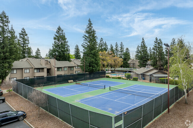 Tennis Courts - Highlands Apartments