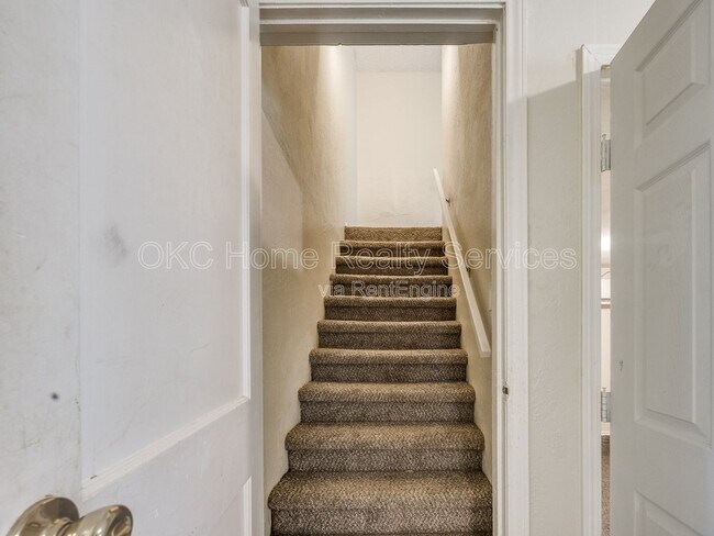 Building Photo - 3304 SE 19th St