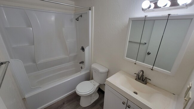 Building Photo - Kahe Kai - 2 Bedroom 1 Bath Apartment With...