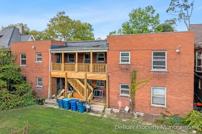 Building Photo - 301 W Dutton St