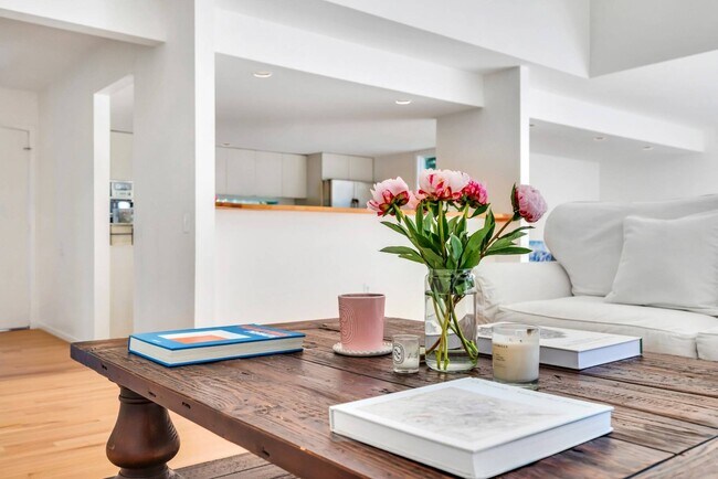 Building Photo - 3 Lynda Ln