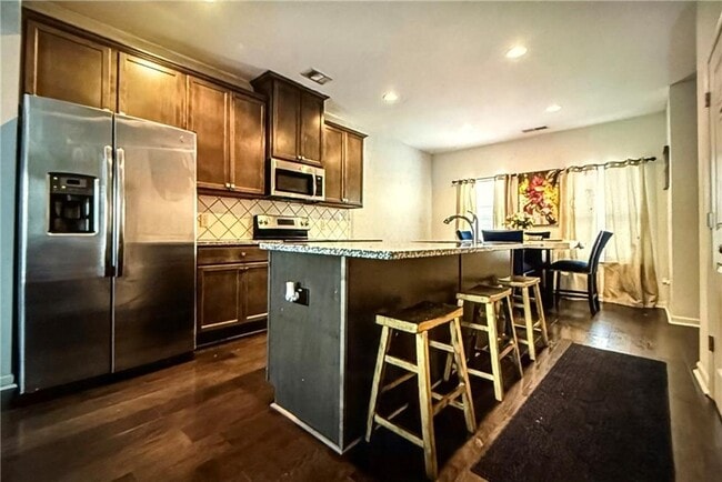 Building Photo - 900 Society Cir