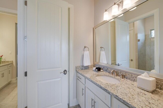 Building Photo - 112 Bisset Ct