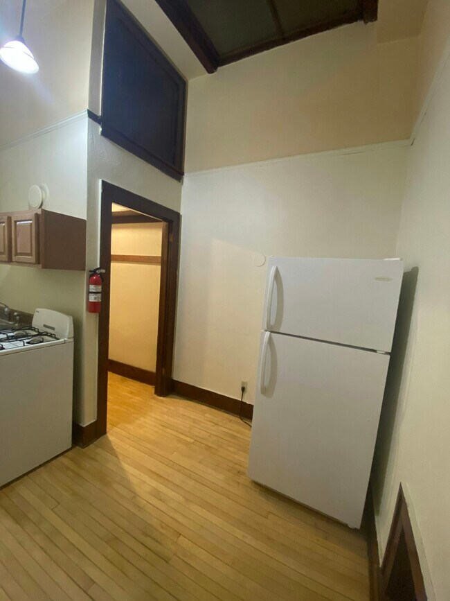 Building Photo - 617 St Joseph St