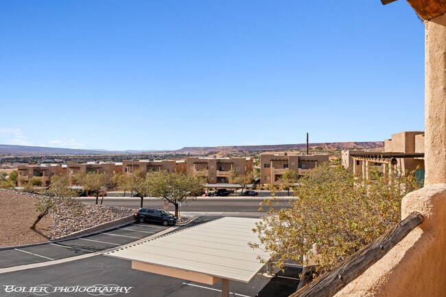 Building Photo - 470 Turtleback Rd