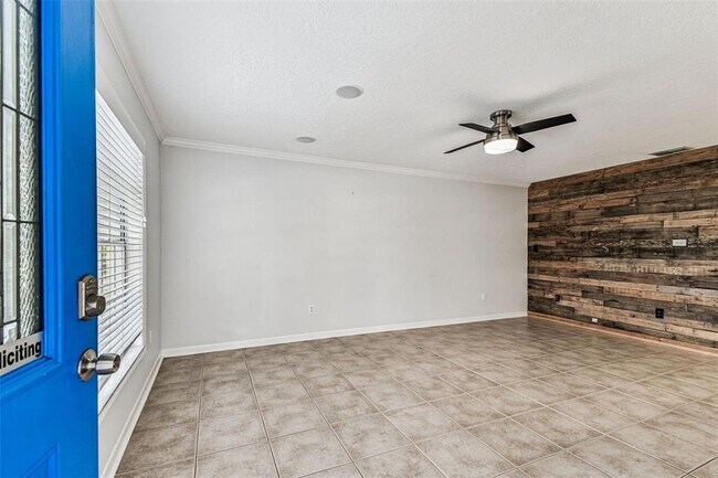 Building Photo - 3122 W Hartnett Ave