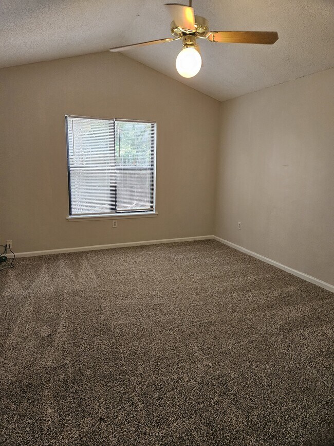 Building Photo - 3939 Hunters Lake Cir W