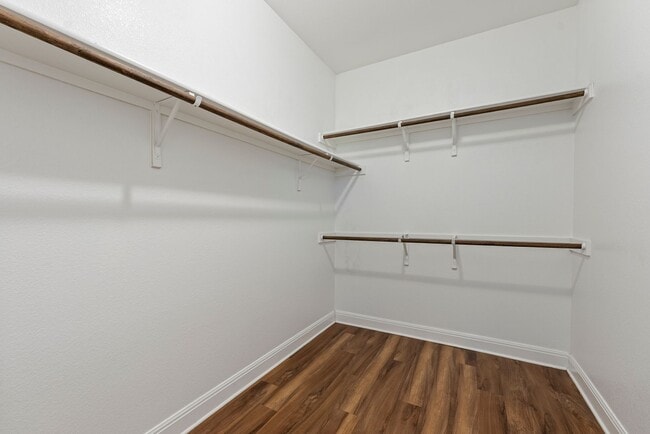 Building Photo - Beautiful 3 bedroom, 2.5 bathroom home in Summerrow Condos!!!