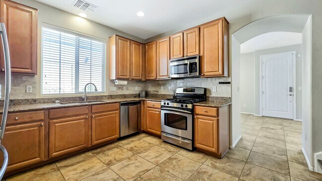 Building Photo - SOLAR home in amenity rich Verrado!