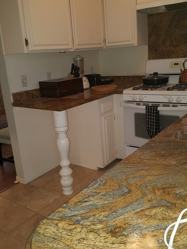 Building Photo - 2817 E Broadway