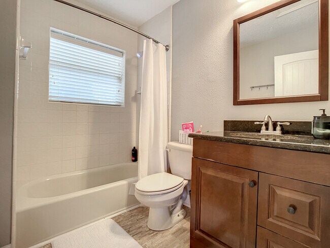 Building Photo - 762 S Beach St