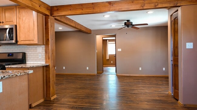 Building Photo - 127 Oakley Ln