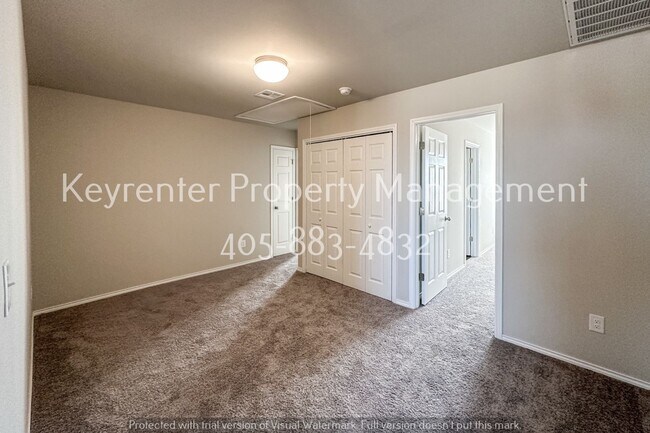 Building Photo - Gorgeous 3 Bed 2.5 Bath Two Story Home in Heart Of Yukon!