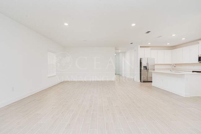 Building Photo - NEWER 4 Bedroom 3 Bath Home in Halifax Pla...