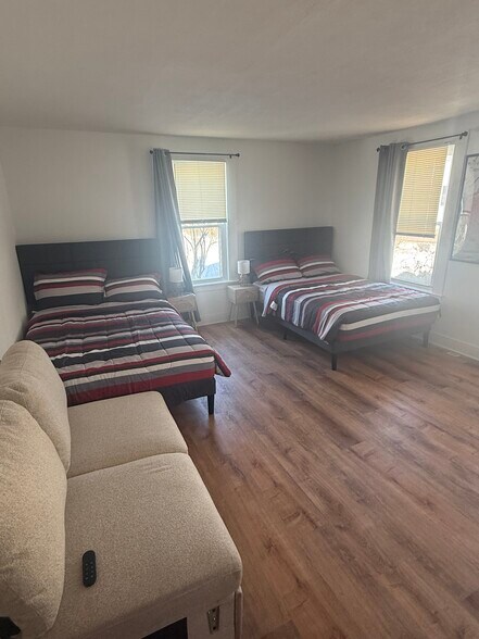 Building Photo - 160 Main St