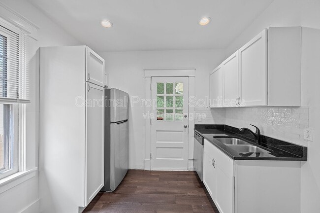 Building Photo - 5622 Prentice St