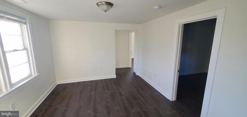 Building Photo - 1084 S Hanover St