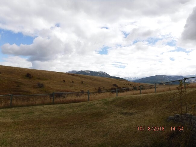 Building Photo - Gorgeous Home on 20 Acres- Horses Welcome!