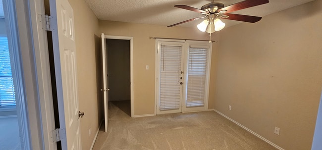 Building Photo - 3101 Townbluff Dr