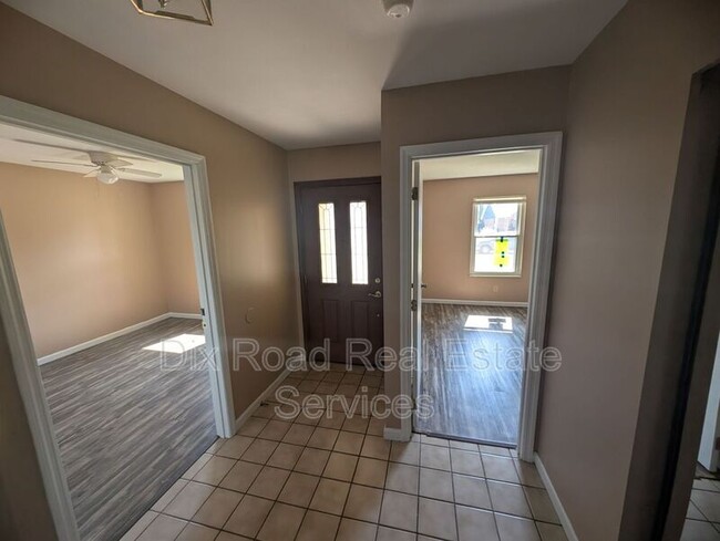 Building Photo - 8881 Davidgate Dr