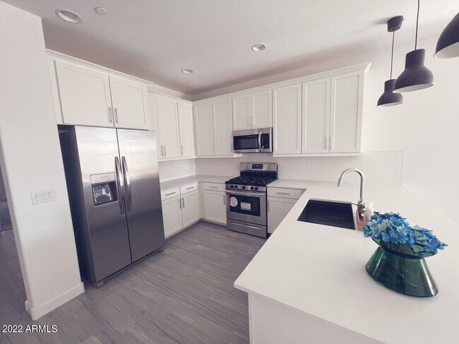 Building Photo - 31962 N 125th Ave