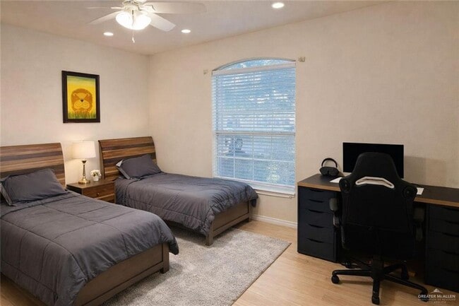 Building Photo - 15 El Sendero Ct