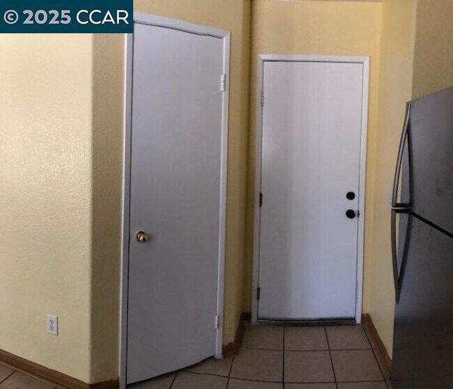 Building Photo - 125 Asusena Dr