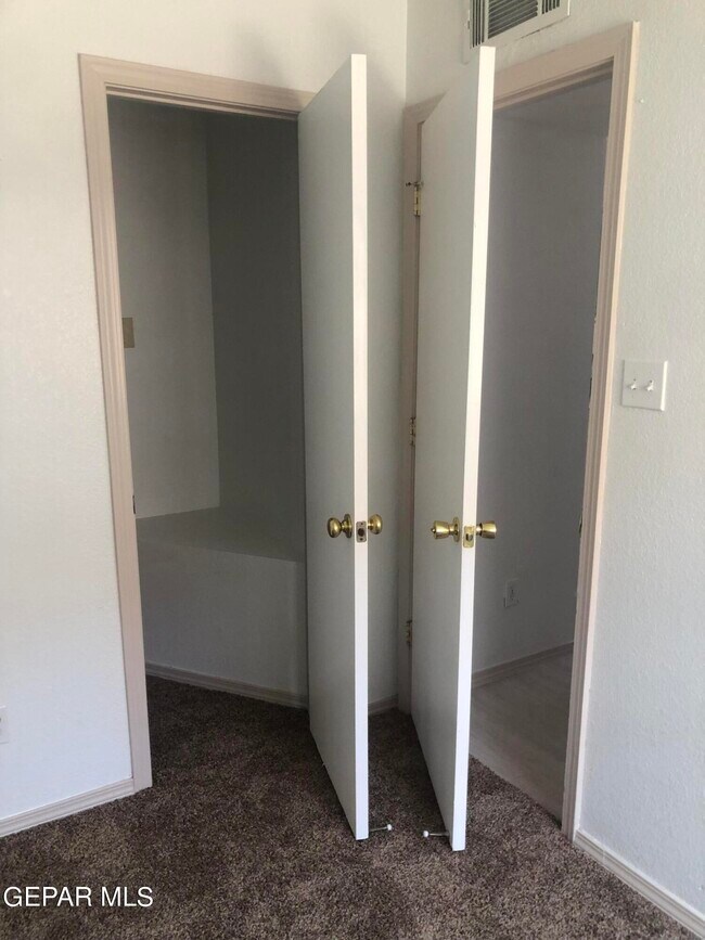 Building Photo - 409 Valle Fertil Dr